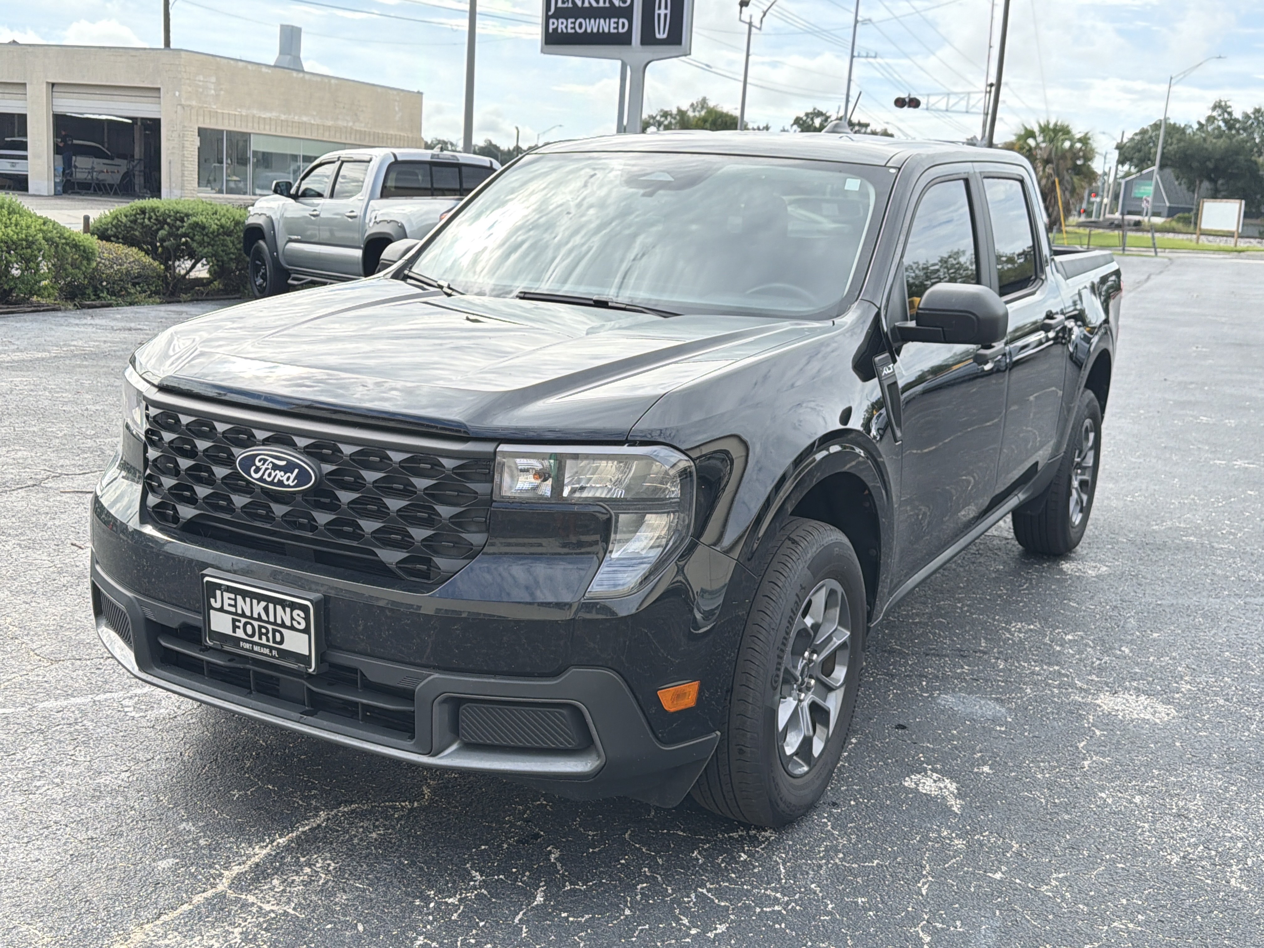 Used 2025 Ford Maverick XLT FWD image 2