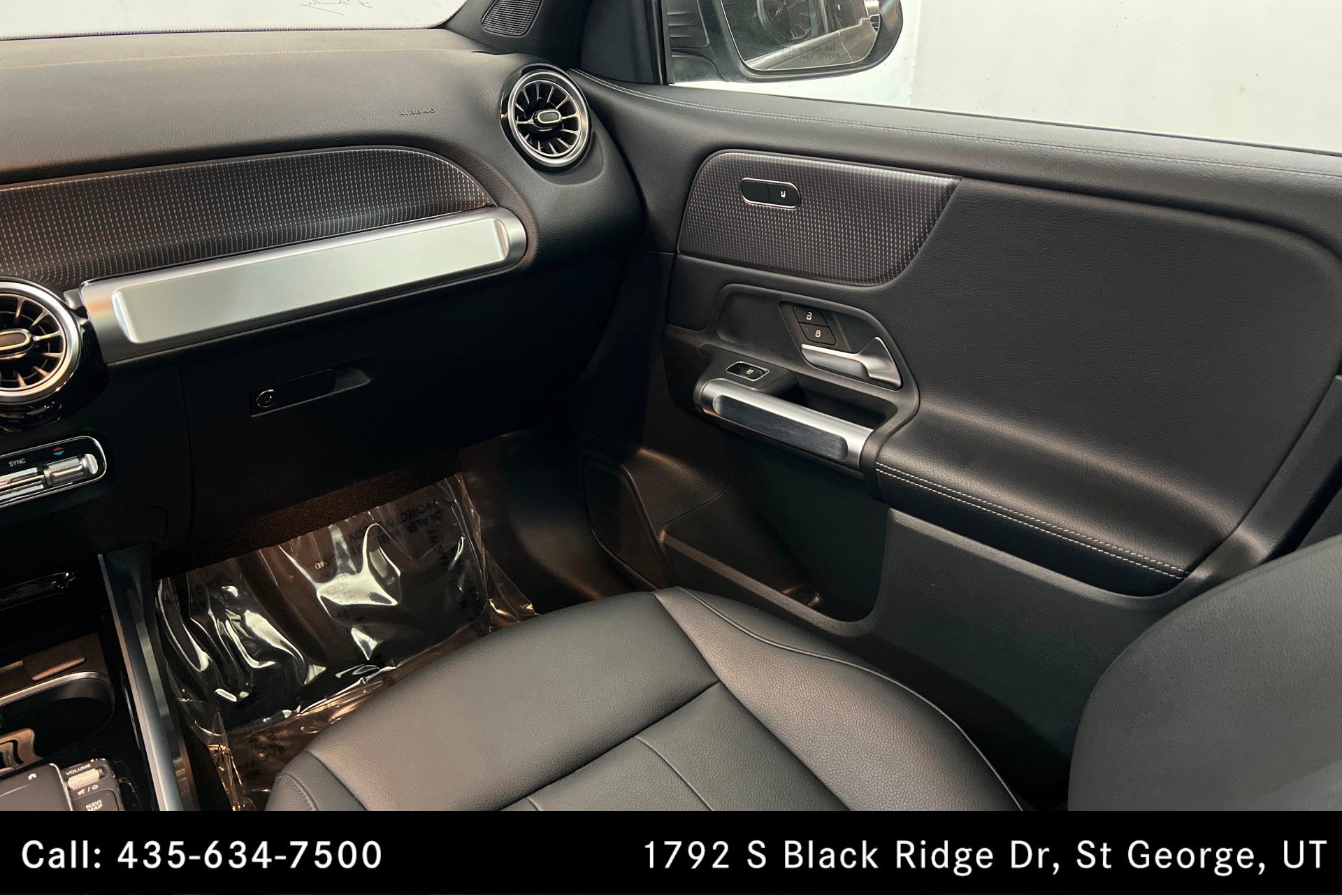 Certified 2022 Mercedes-Benz GLB 250 4MATIC w/ Premium Package Lite image 10
