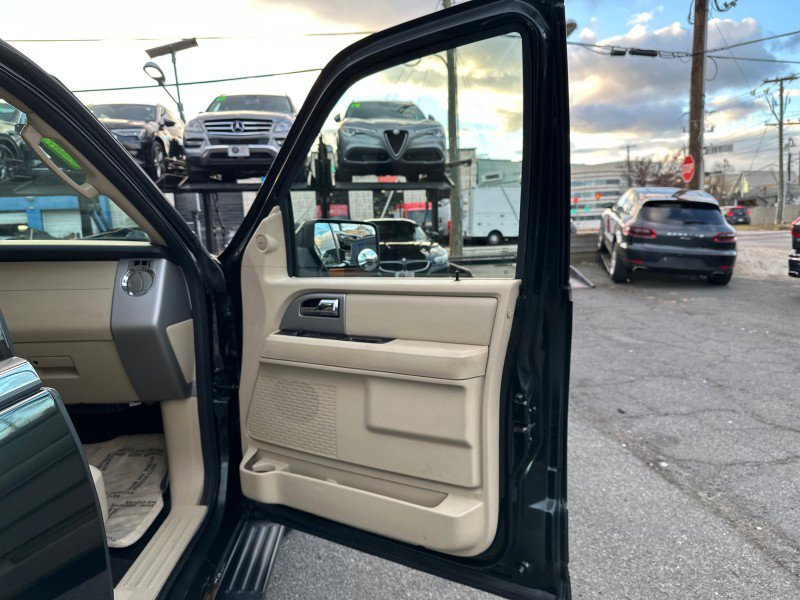 Used 2017 Ford Expedition Limited image 12