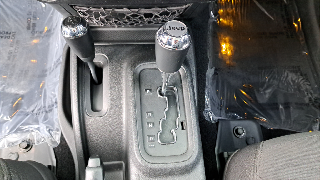 Used 2013 Jeep Wrangler Unlimited Sport AWD/4WD image 35
