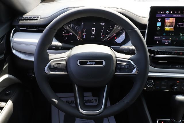 Used 2025 Jeep Compass Limited image 21
