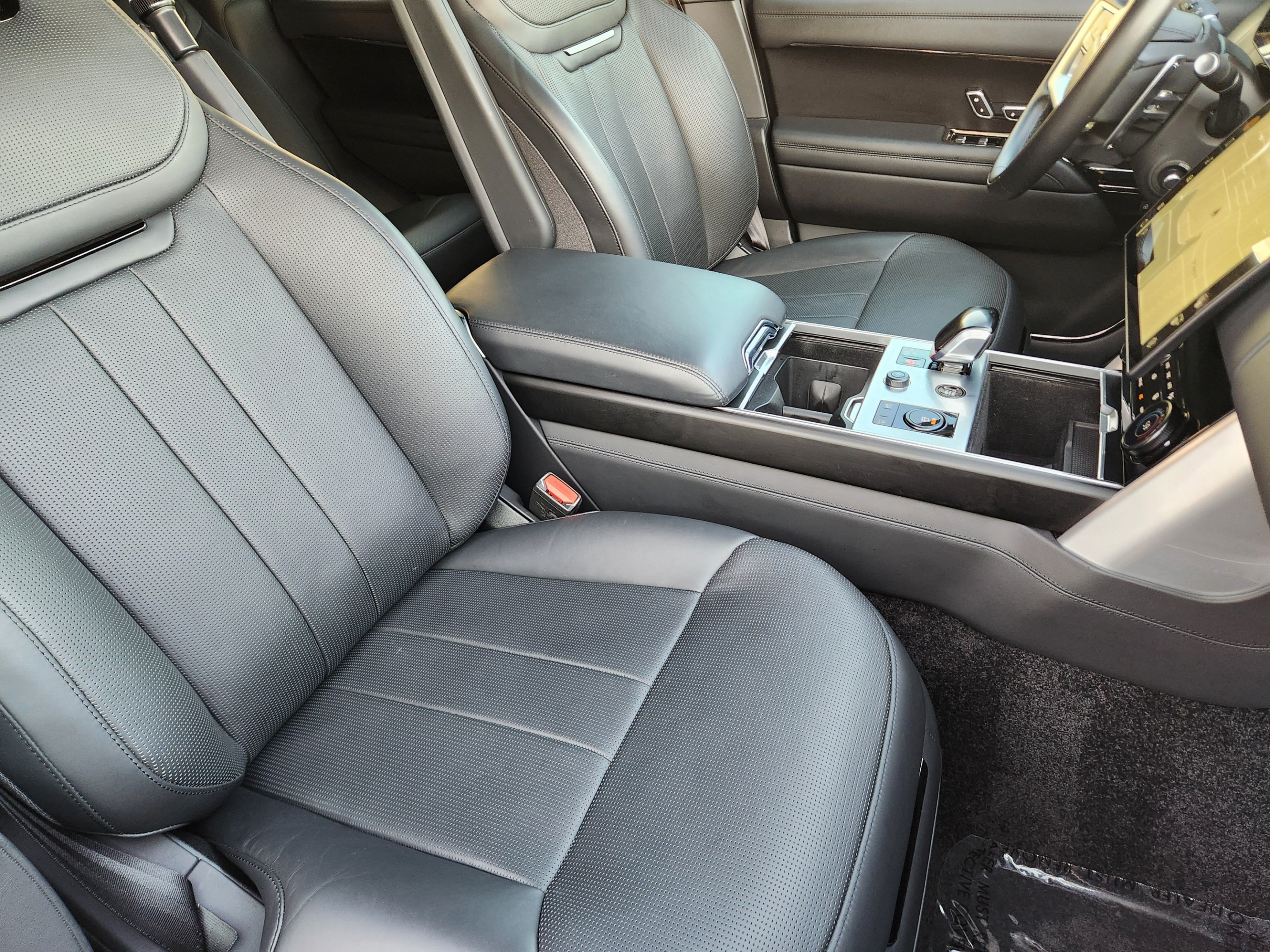 Used 2023 Land Rover Range Rover SV AWD/4WD image 8