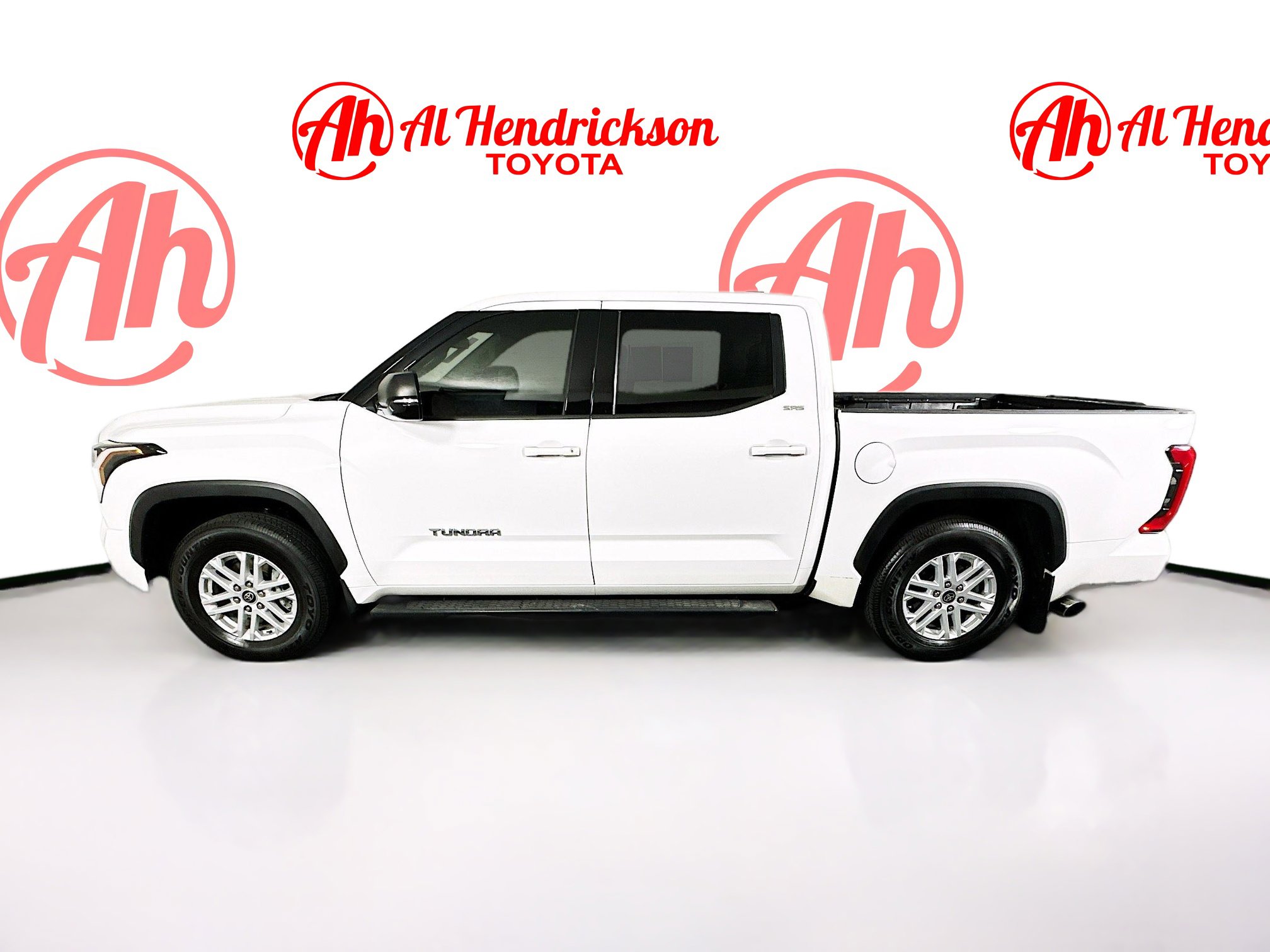 Used 2022 Toyota Tundra SR5 w/ SR5 Premium Package image 6