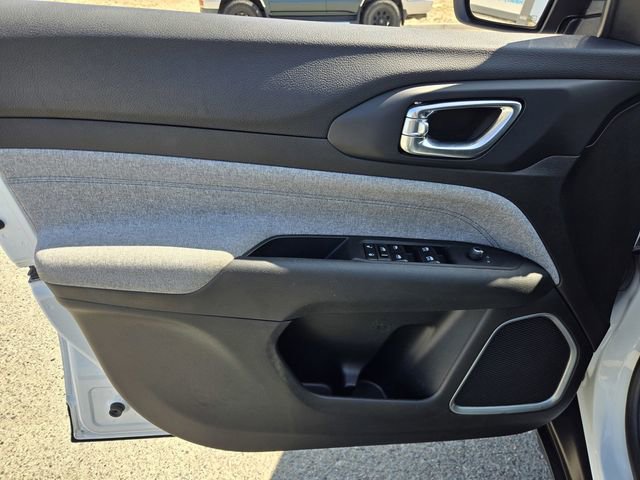 Used 2024 Jeep Compass Latitude AWD/4WD image 17