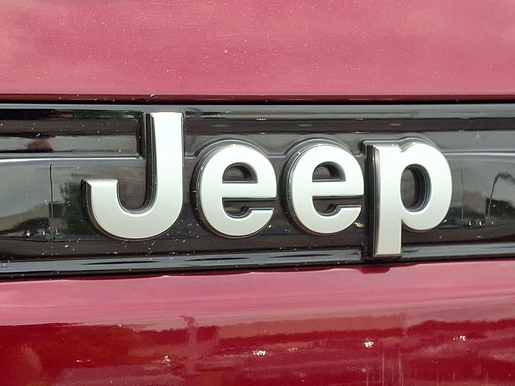 Used 2023 Jeep Grand Cherokee Summit AWD/4WD image 35