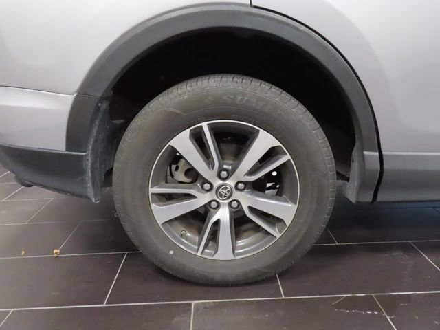 Used 2018 Toyota RAV4 XLE FWD image 16