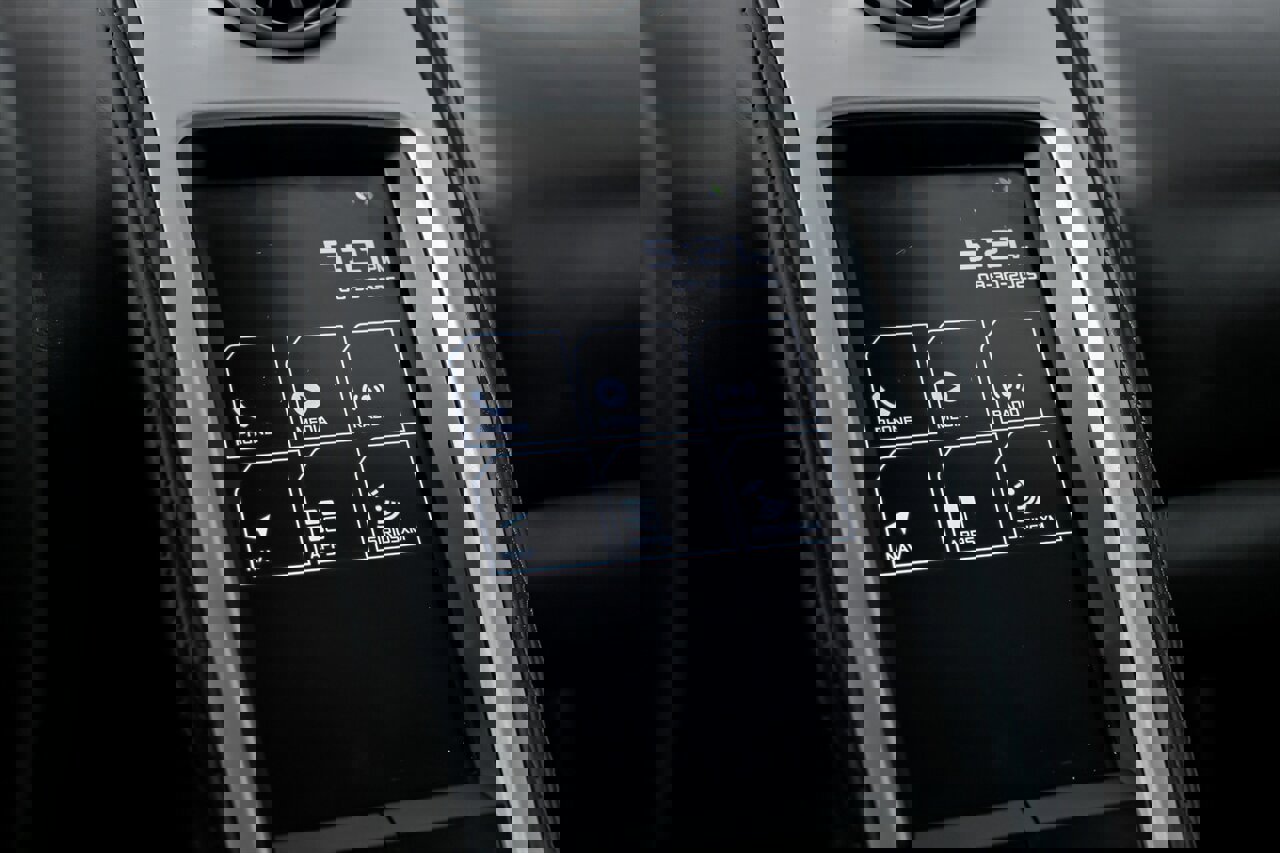 Used 2015 McLaren 650S Spider image 32