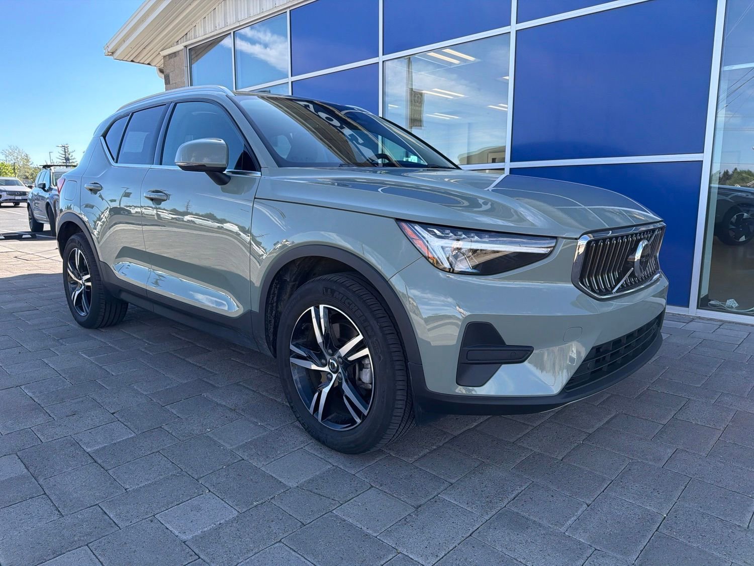 Used 2025 Volvo XC40 B5 Core AWD/4WD video 2