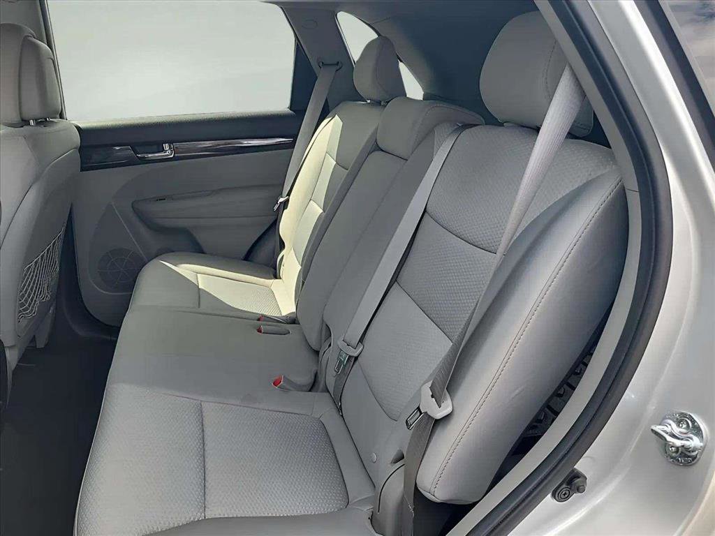 Used 2013 Kia Sorento LX AWD/4WD image 16