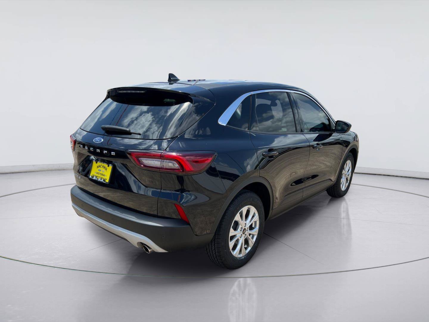 Used 2023 Ford Escape Active w/ Tech Pack #1 FWD image 3
