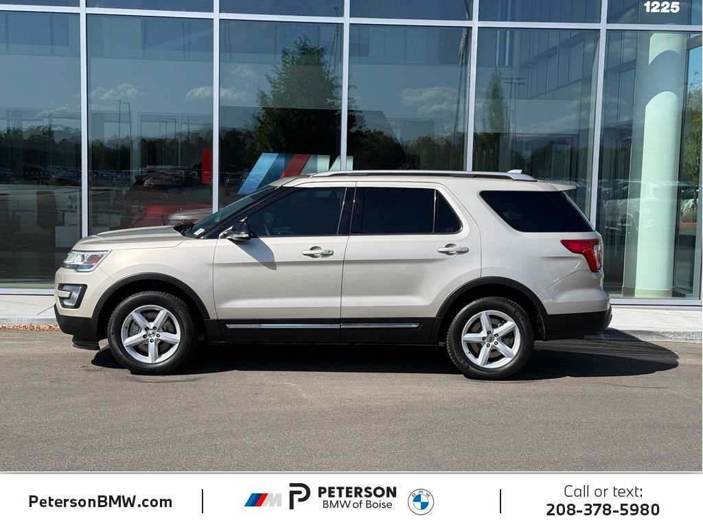 Used 2017 Ford Explorer XLT w/ Equipment Group 202A AWD/4WD image 2