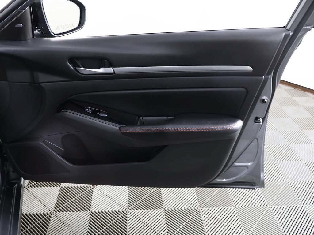Used 2024 Nissan Altima 2.5 SR AWD/4WD image 20