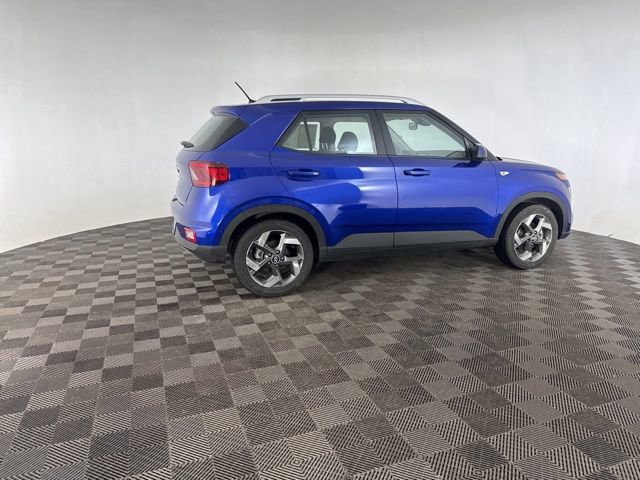 Used 2025 Hyundai Venue SEL image 8