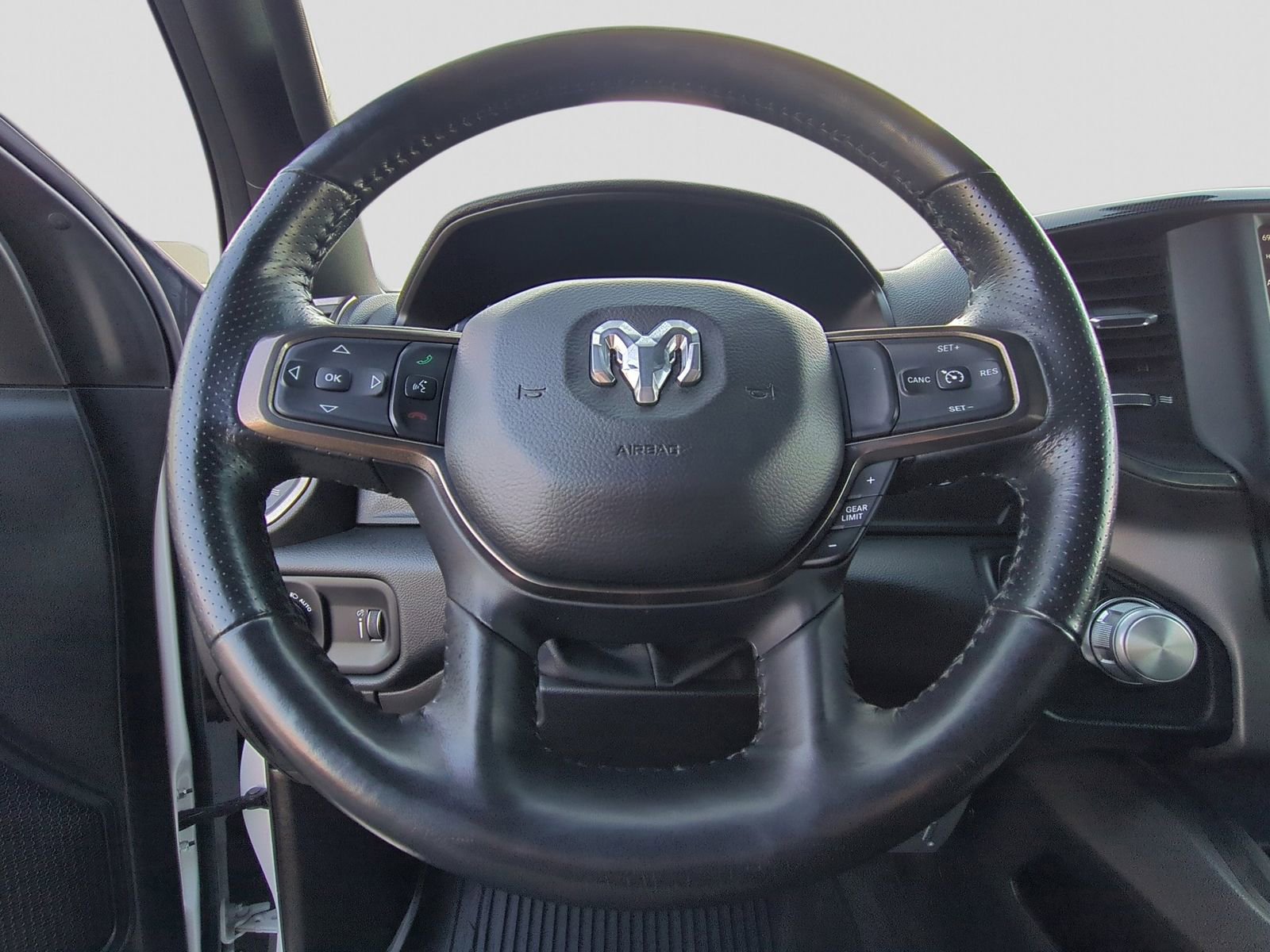 Used 2020 RAM 1500 Sport w/ Level 2 Equipment Goup w/2_L AWD/4WD image 26