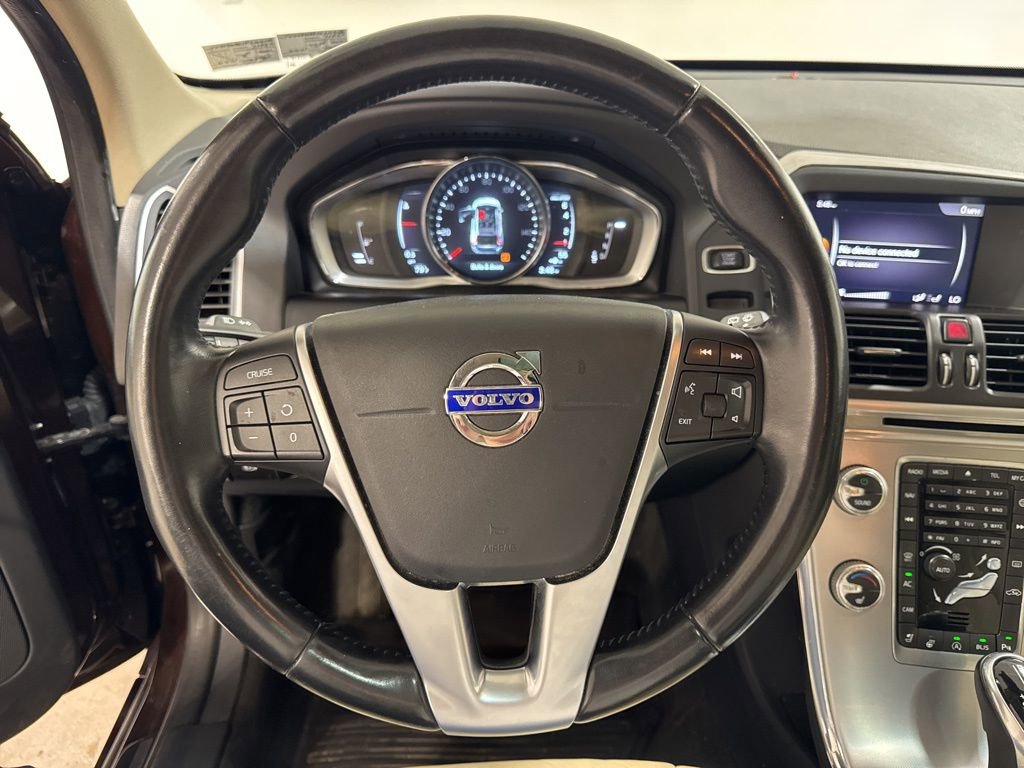 Used 2017 Volvo XC60 T6 Dynamic w/ Climate Package image 11