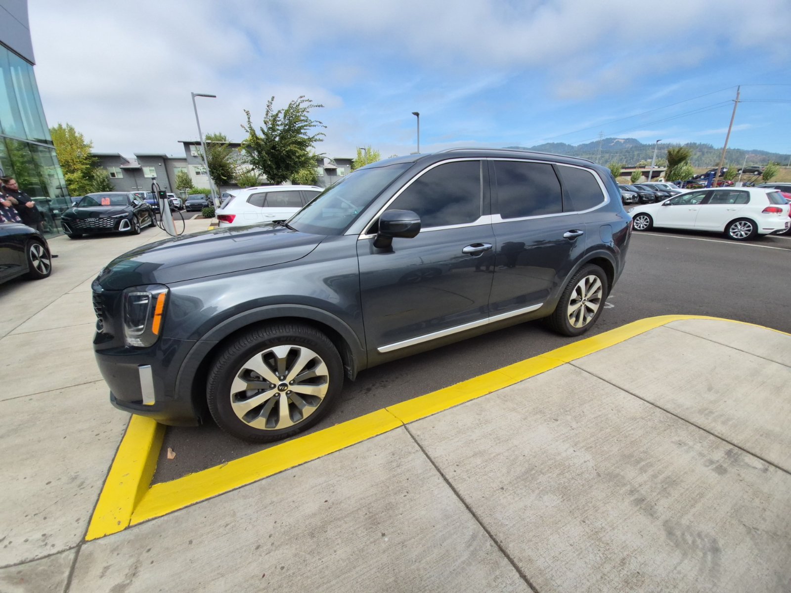 Used 2020 Kia Telluride S FWD image 1