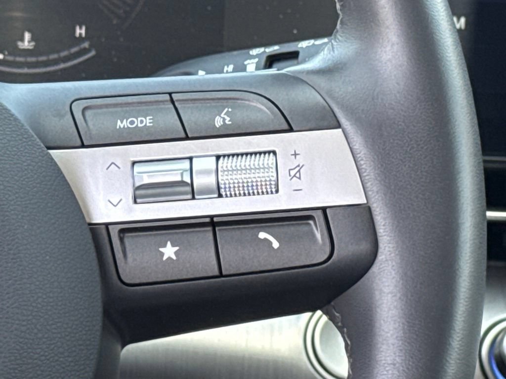 Used 2025 Hyundai Kona SEL FWD image 23