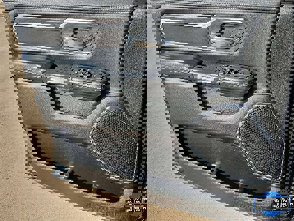 Used 2025 RAM 1500 Laramie image 25