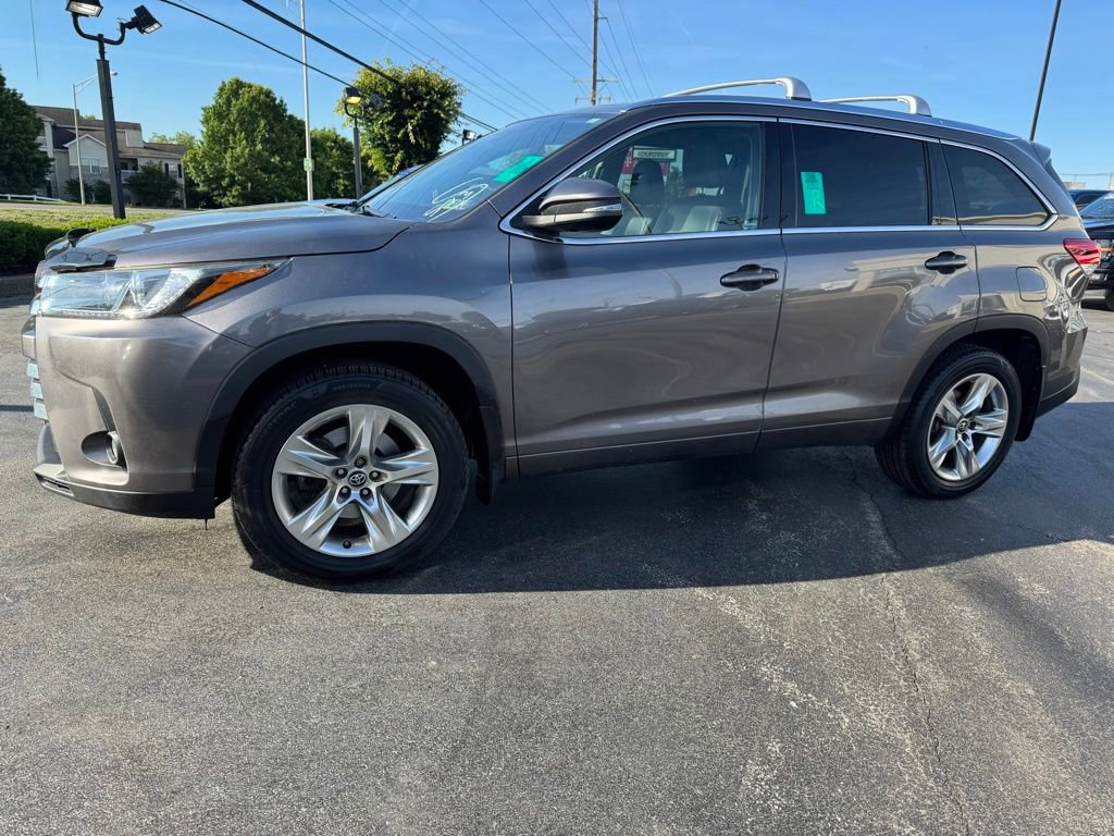Used 2019 Toyota Highlander Limited AWD/4WD image 2