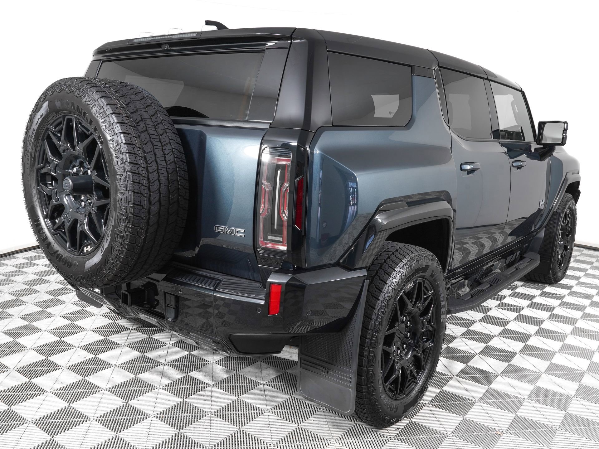 Used 2025 GMC Hummer EV 2X AWD/4WD image 4