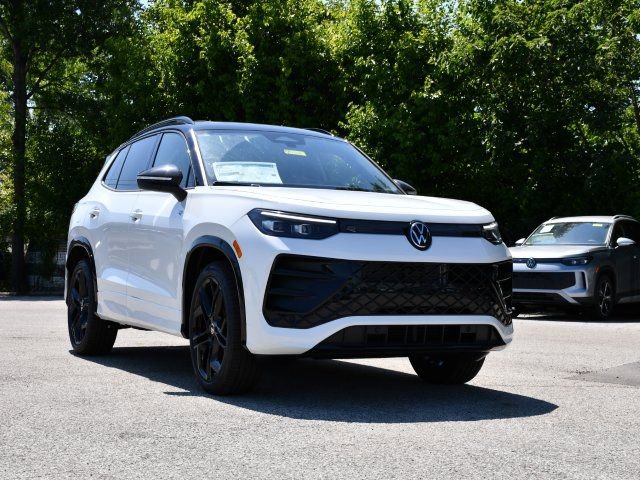 New 2026 Volkswagen Tiguan SE R-Line FWD image 1