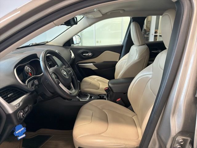 Used 2018 Jeep Cherokee Limited w/ Luxury Group image 10