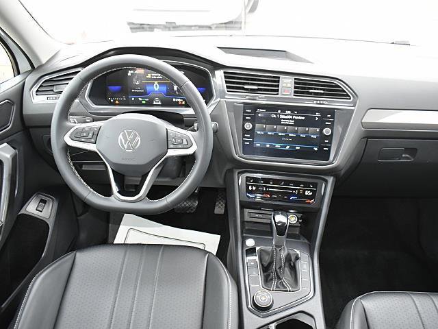 Used 2024 Volkswagen Tiguan SE image 16