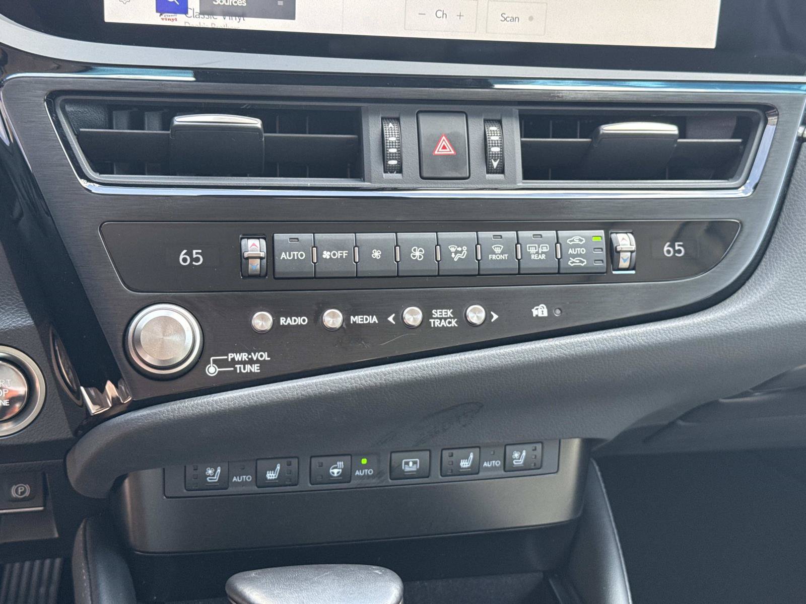 Used 2025 Lexus ES 350 w/ Premium Package FWD image 25