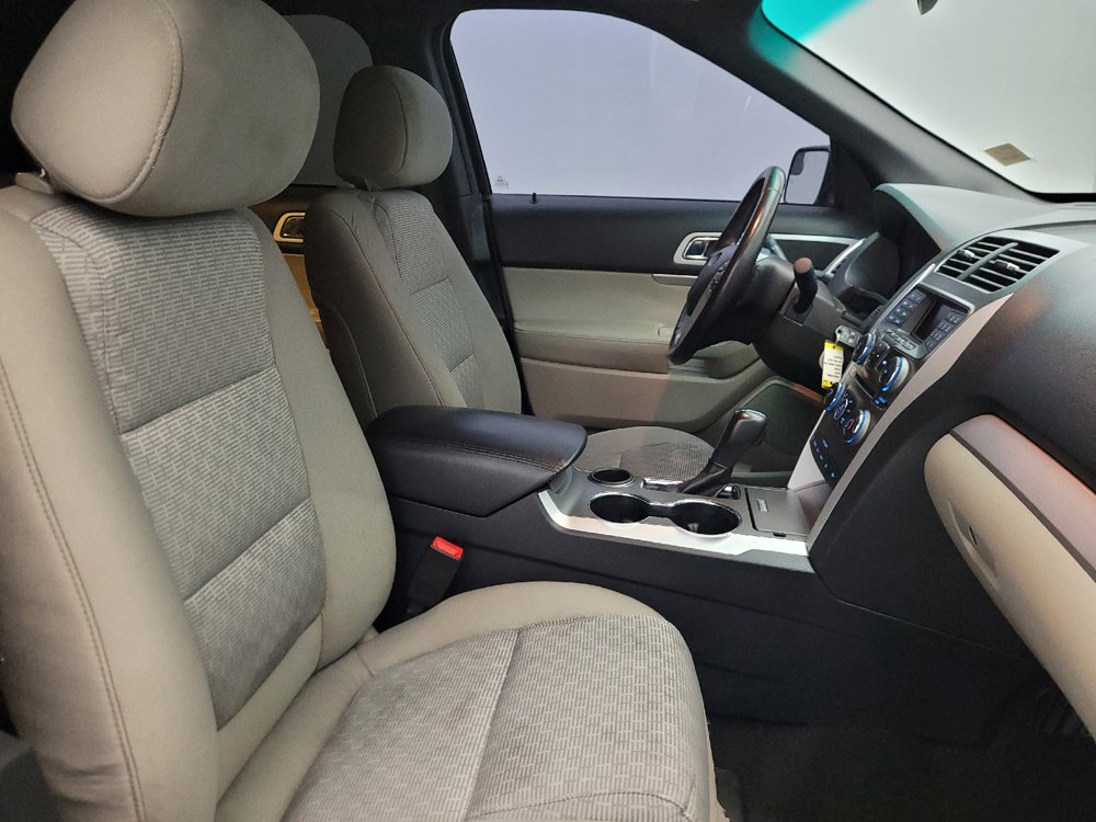 Used 2015 Ford Explorer XLT FWD image 21