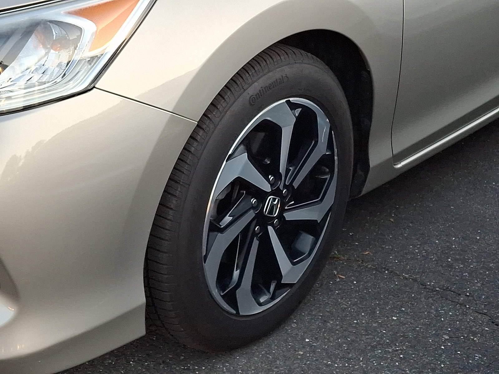 Used 2017 Honda Accord EX-L image 10