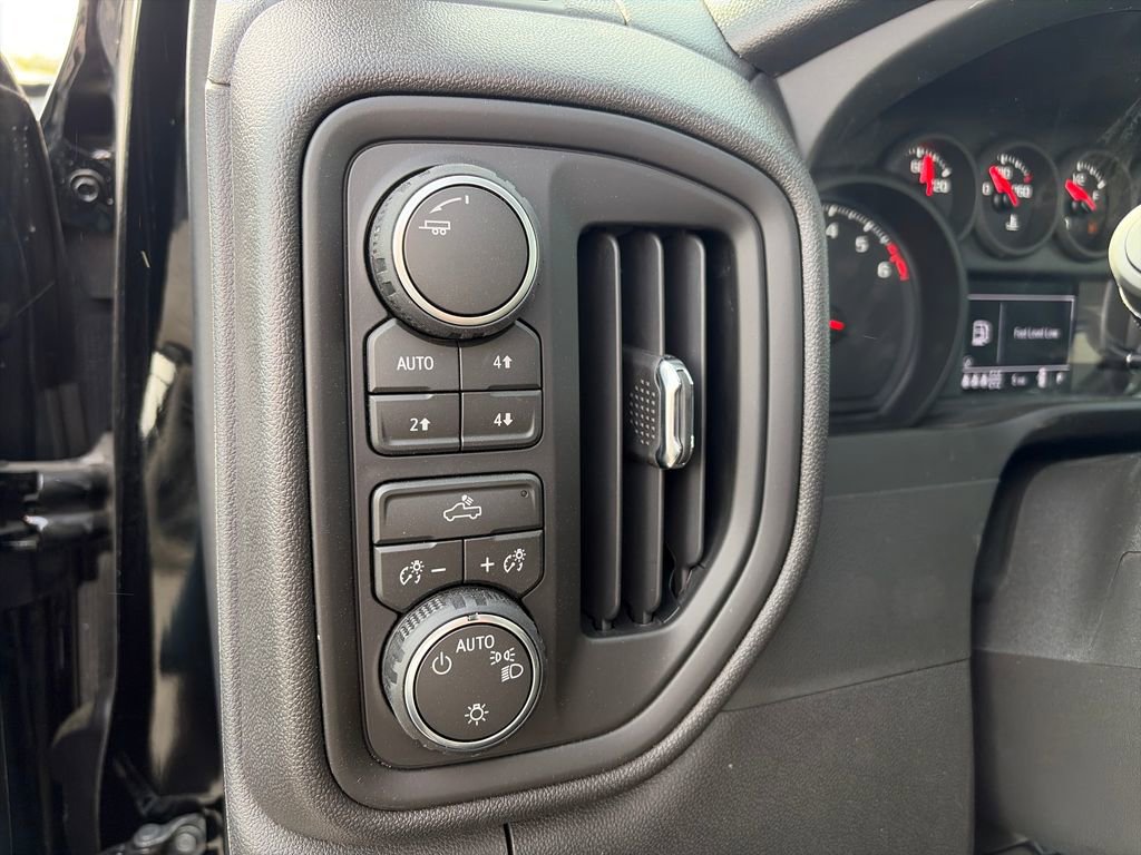 New 2026 Chevrolet Silverado 1500 Custom Trail Boss w/ Dark Appearance Package image 17