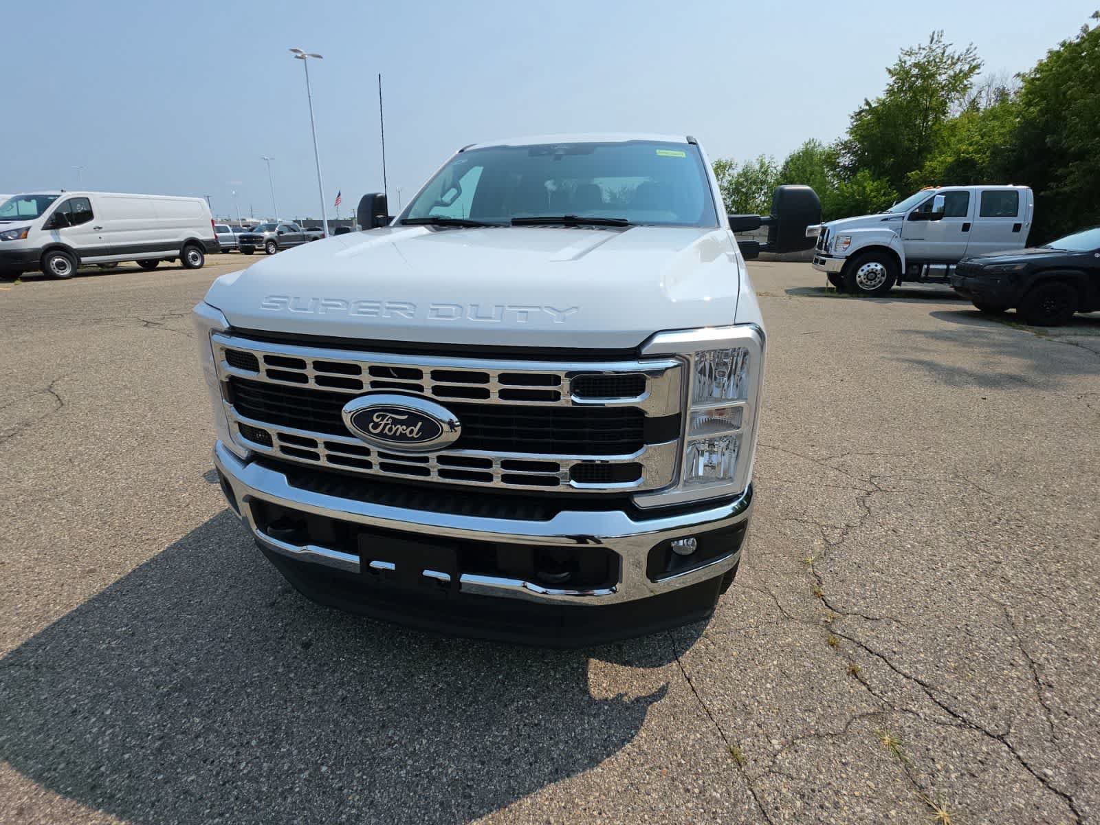 Used 2025 Ford F250 XLT AWD/4WD image 3