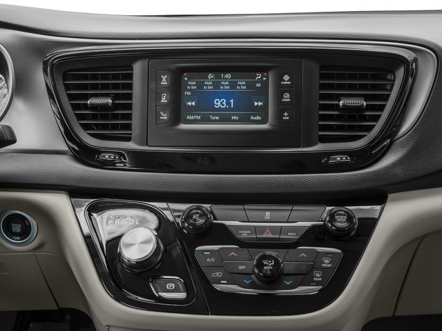 Used 2017 Chrysler Pacifica Touring FWD image 13