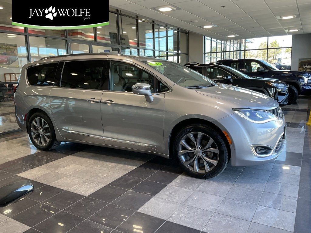 Used 2018 Chrysler Pacifica Limited w/ Advanced Safetytec Group image 1