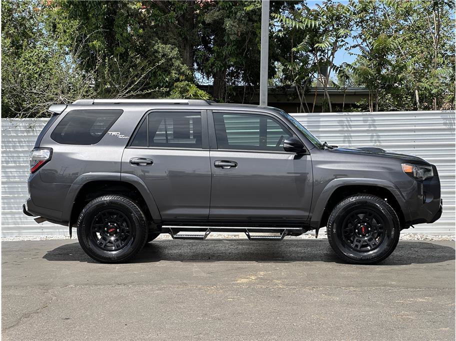 Used 2018 Toyota 4Runner TRD Off-Road Premium AWD/4WD image 9