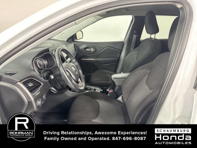 Used 2019 Jeep Cherokee Latitude w/ Cold Weather Group image 4