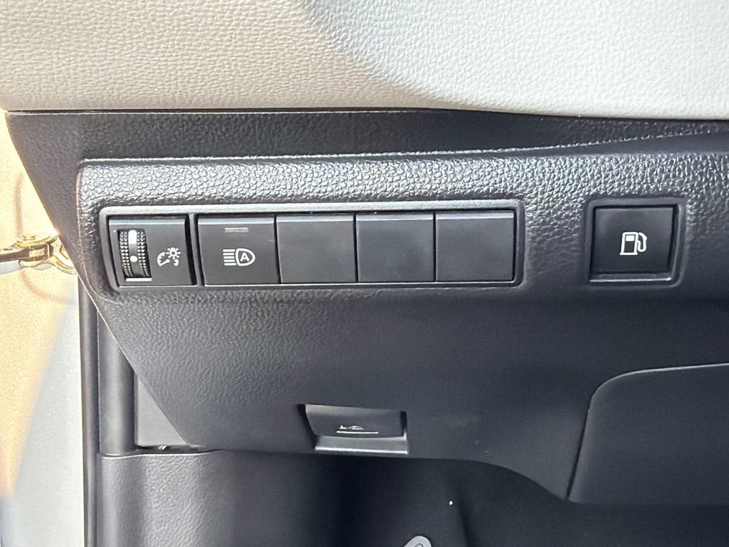 Used 2026 Toyota Corolla LE FWD image 22