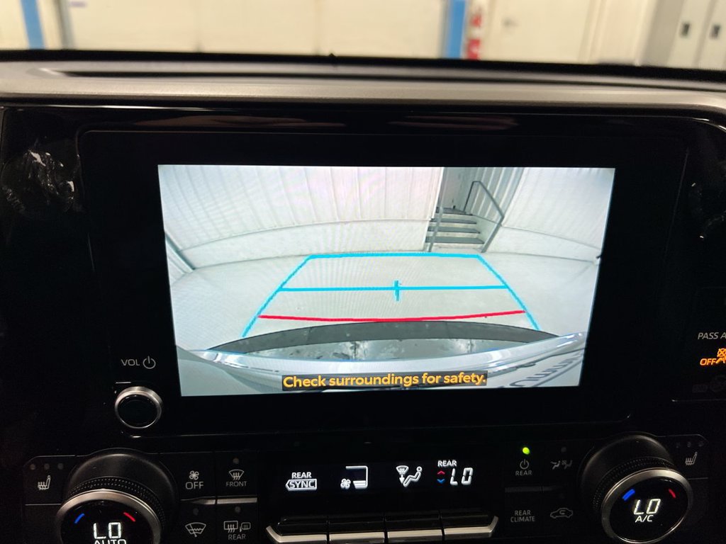 Used 2024 Toyota Highlander XLE FWD image 16