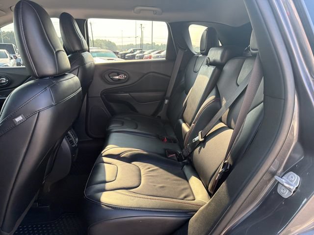 Used 2022 Jeep Cherokee Trailhawk w/ Premium Leather Package AWD/4WD image 36