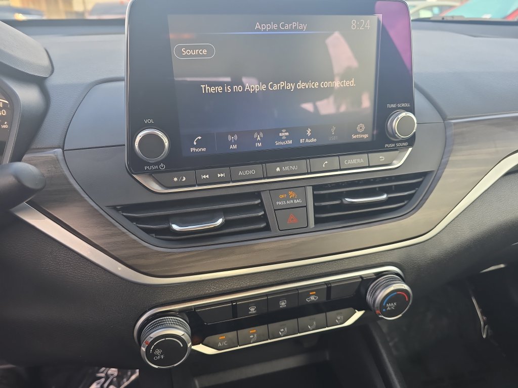 Used 2025 Nissan Altima 2.5 SV FWD image 12