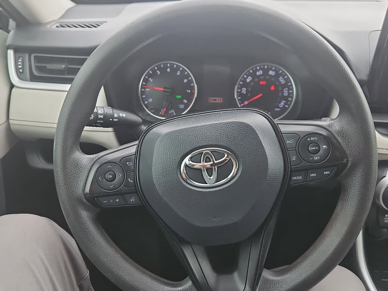 Used 2020 Toyota RAV4 XLE image 15