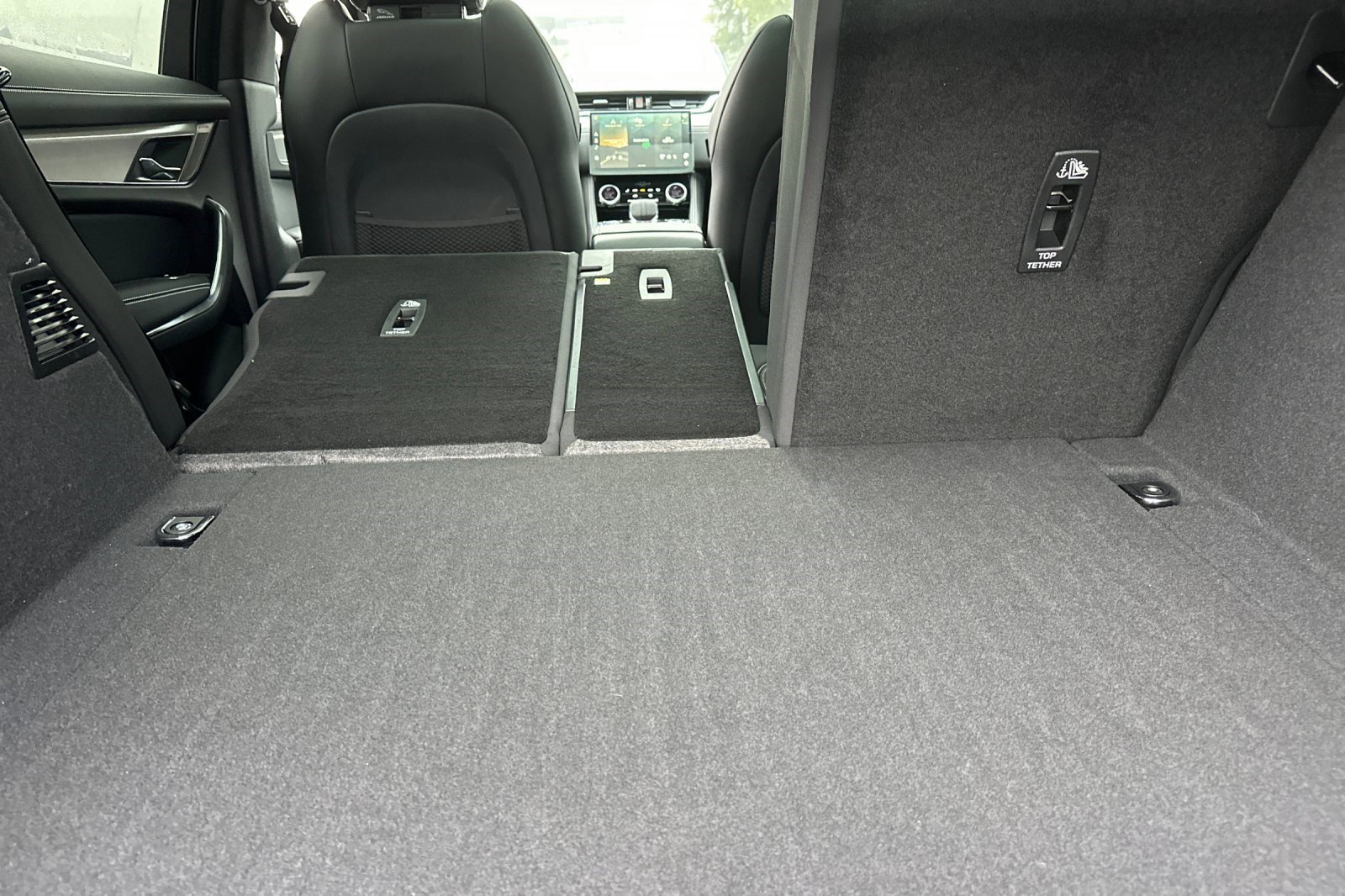 New 2025 Jaguar F-PACE R-Dynamic S image 27