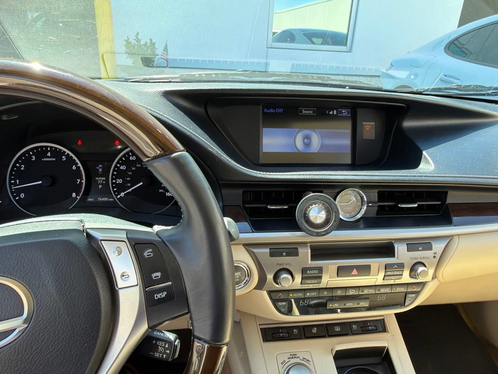 Used 2015 Lexus ES 350 w/ Luxury Package FWD image 4