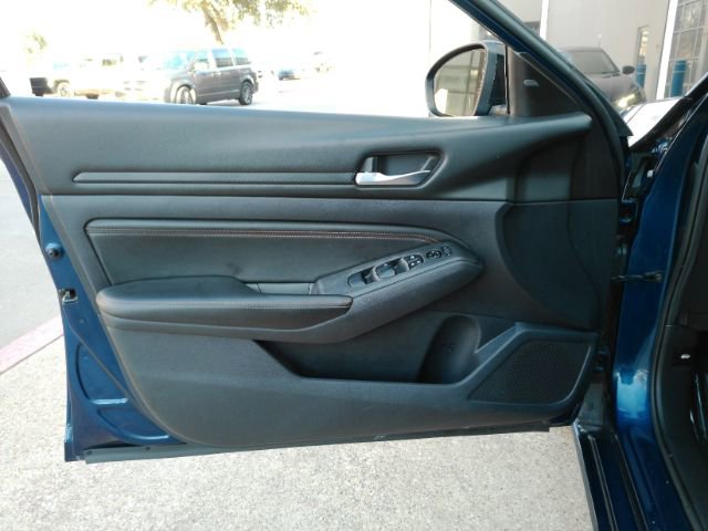 Used 2020 Nissan Altima 2.5 SR FWD image 11