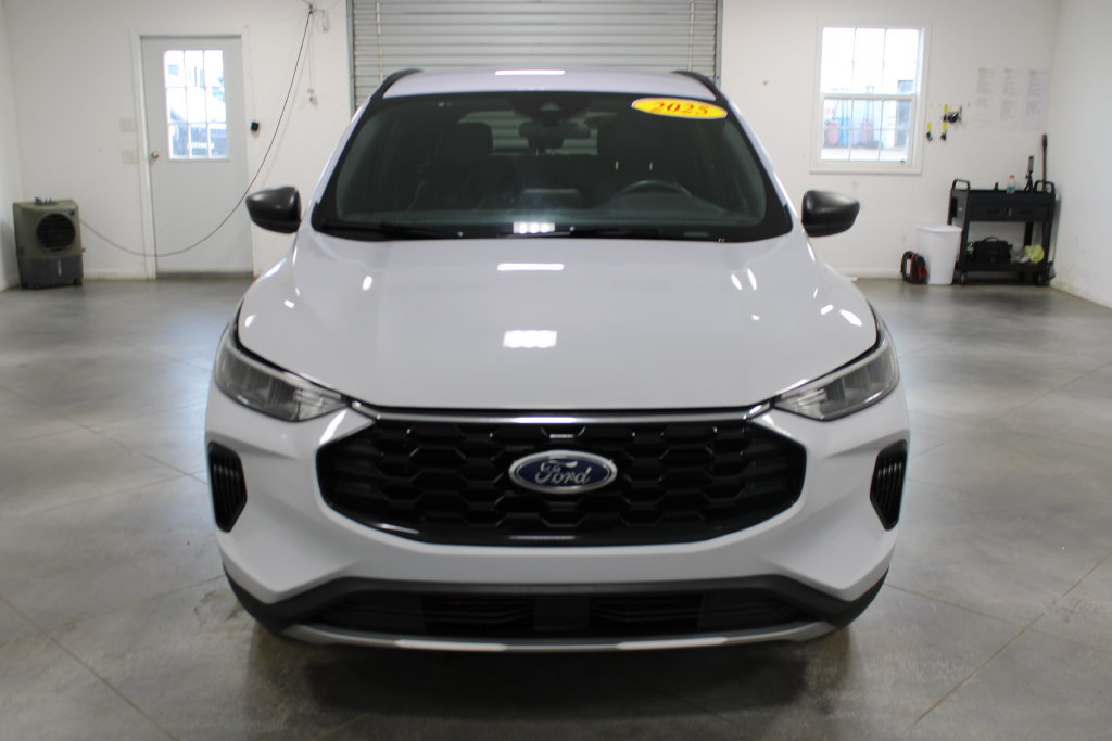 Used 2025 Ford Escape ST-Line FWD image 3