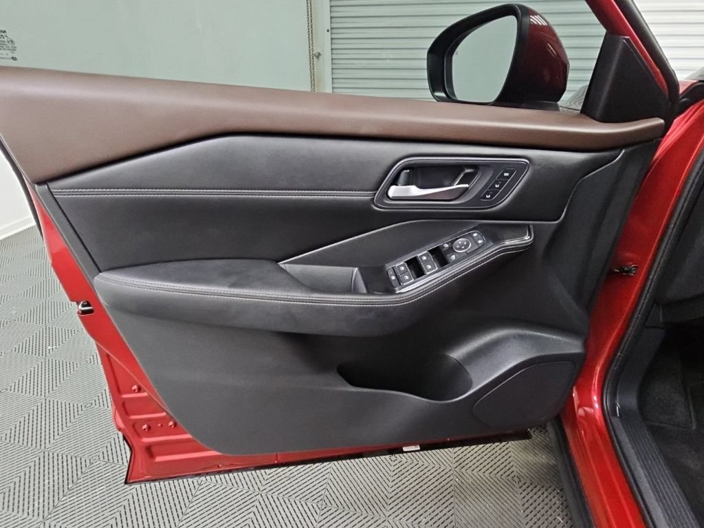 Used 2023 Nissan Rogue SL AWD/4WD image 28