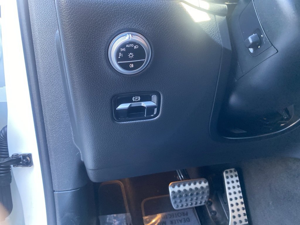 Used 2025 Mercedes-Benz GLC 350e 4MATIC image 13