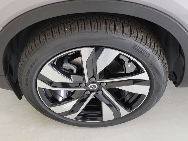 New 2026 Volvo XC40 B4 Plus w/ Climate Package FWD image 14