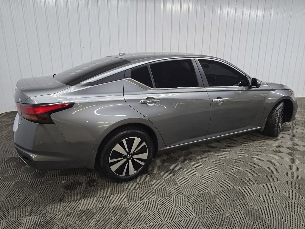Used 2022 Nissan Altima 2.5 SV w/ SV Premium Package image 3
