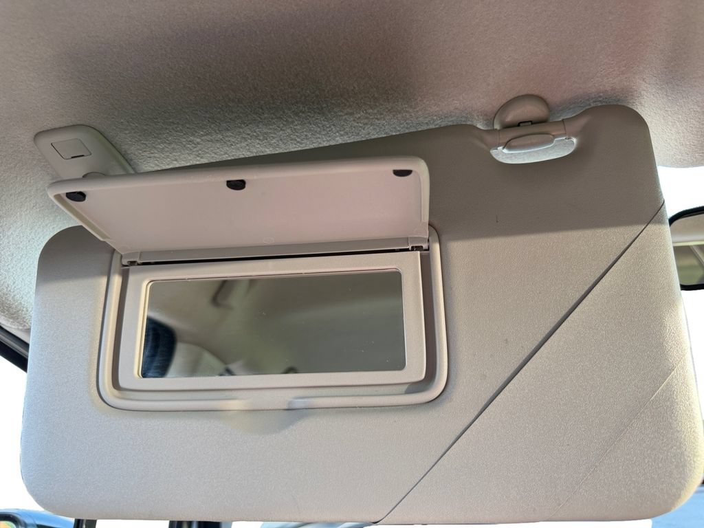 Used 2024 Nissan Versa SR FWD image 18